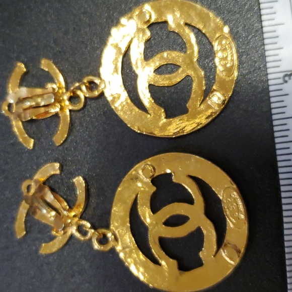 Chanel clip on earrings - Picture 3 of 5
